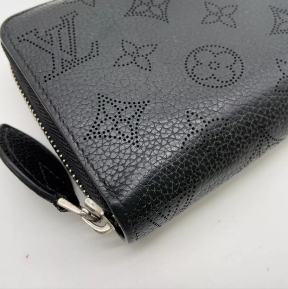 Louis Vuitton Mahina Round Zippy Wallet Noir W/Box - Picture 2 of 16